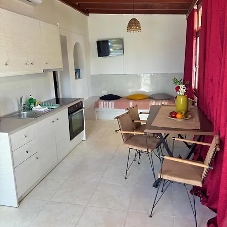 Two Bedroom Incl Car And Breakfast דירה *