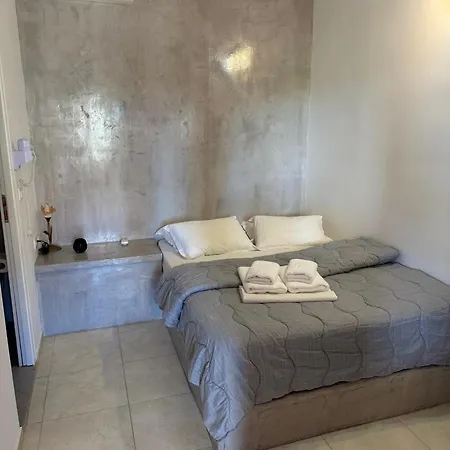 Two Bedroom Incl Car And Breakfast דירה
